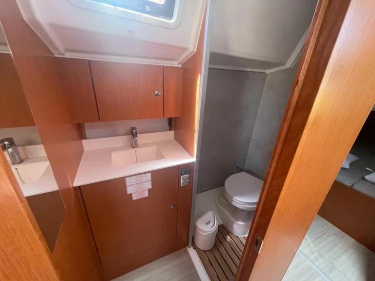 Noleggiare una Bavaria Bavaria C42 /3cab a Paros (Isola)