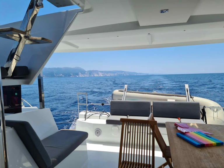Catamarano a noleggio a Lefkáda al miglior prezzo