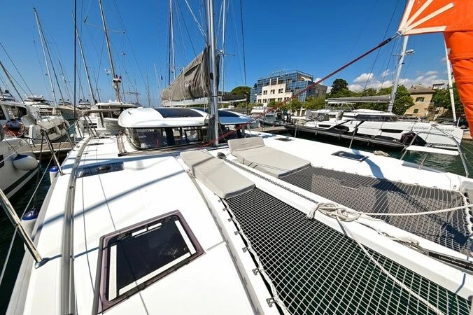 Catamarano a noleggio a Pola al miglior prezzo