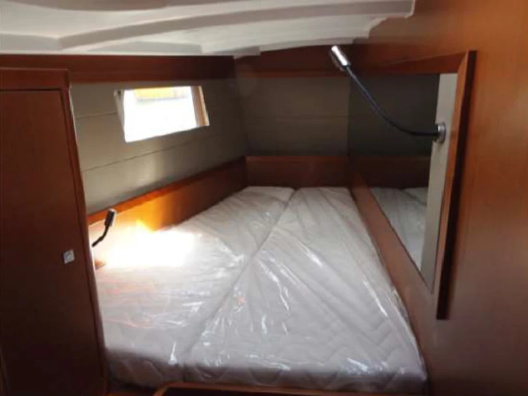 Noleggiare una Bénéteau Oceanis 48 /5cab a Kalkara