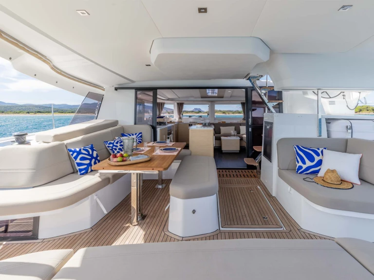 Noleggiare una Fountaine Pajot FP 44 /6 cab a Néa Péramos