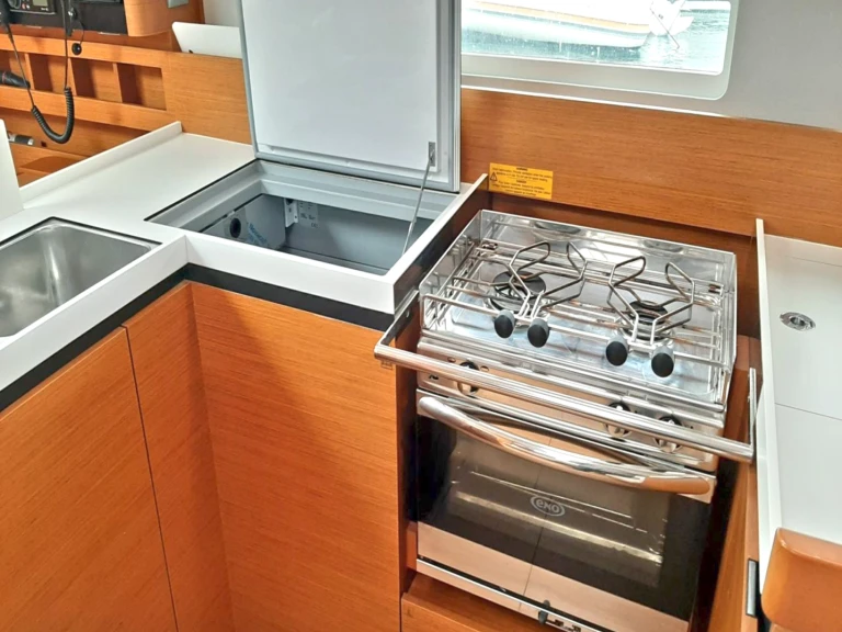 Noleggio barche Bormes-les-Mimosas economico Sun Odyssey 410 /3cab