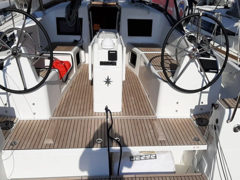 Noleggio barche Jeanneau Sun Odyssey 410 /3cab a Bormes-les-Mimosas su Samboat