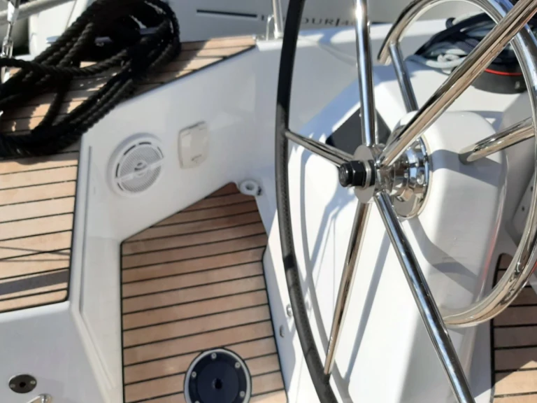 Noleggio Barca a vela Jeanneau con patente nautica