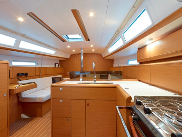 Noleggio barche Jeanneau Sun Odyssey 379 a Lefkáda su Samboat