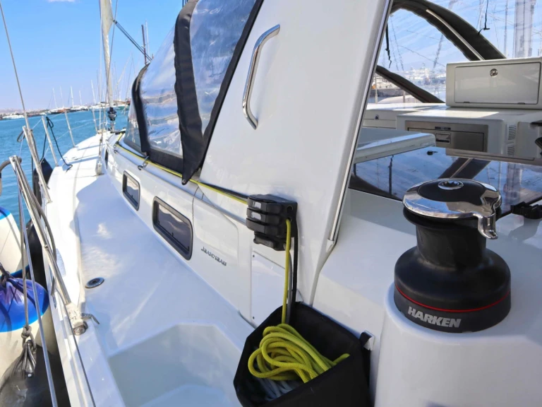 Noleggiare una Jeanneau Sun Loft 47 /7cab a Néa Péramos