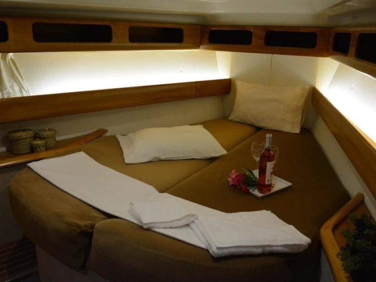 Noleggiare una Bavaria Bavaria 46 Cruiser /4cab a Ávdira