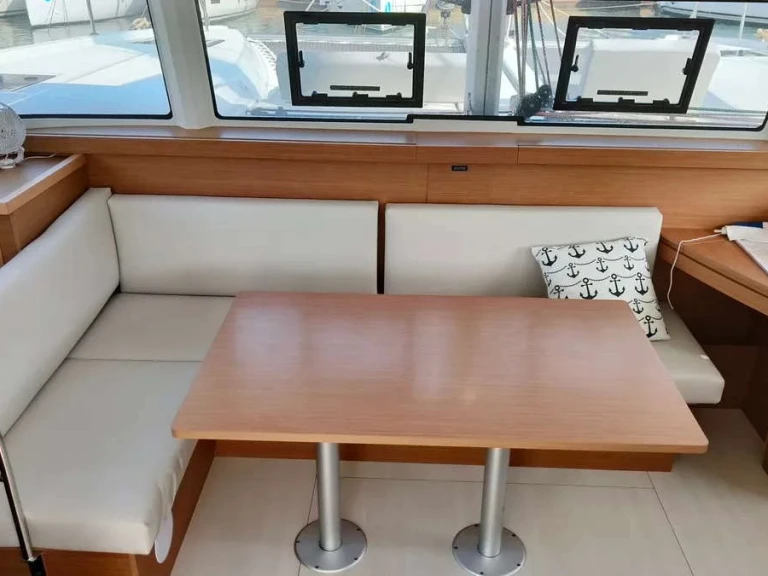 Noleggio Catamarano Excess con patente nautica