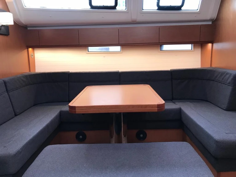 Noleggio barche Bavaria Bavaria Cruiser 51 /5cab a Álimos su Samboat