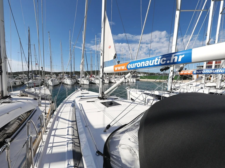 Noleggiare una Bavaria Bavaria C42 a Zaravecchia (Biograd)