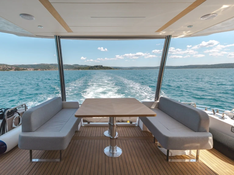 Noleggio barche Greenline Yachts Greenline 58 Fly a Zaravecchia (Biograd) su Samboat