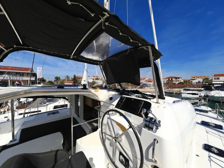 Noleggio Catamarano Lagoon con patente nautica