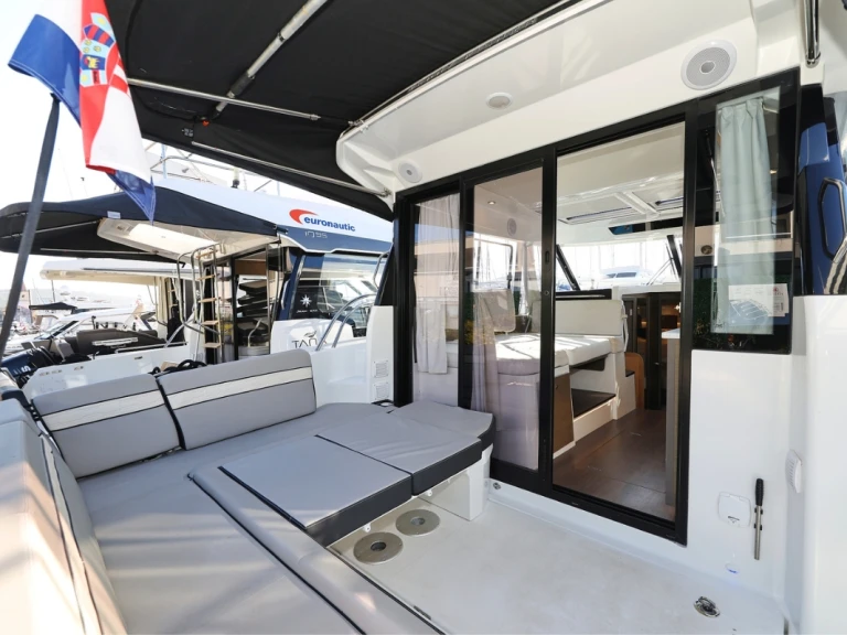 Noleggio Barca a motore a Zaravecchia (Biograd) – Jeanneau Merry Fisher 1095