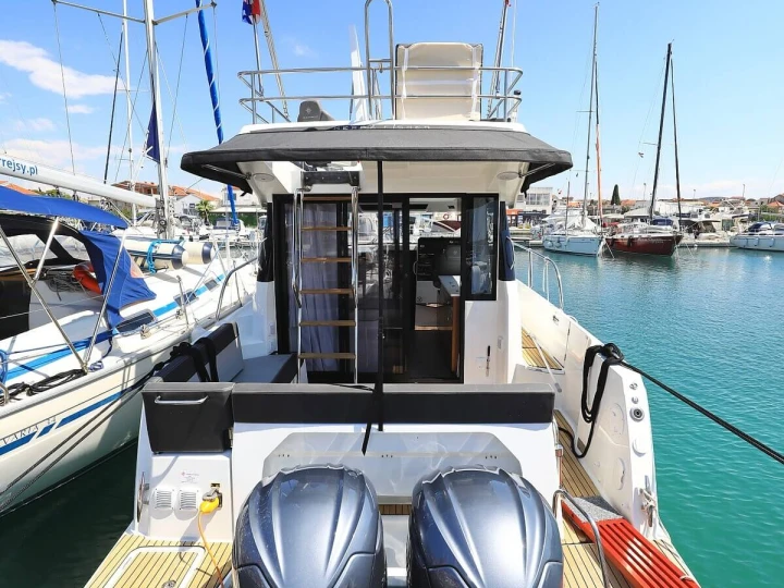 Barca a motore a noleggio a Zaravecchia (Biograd) al miglior prezzo