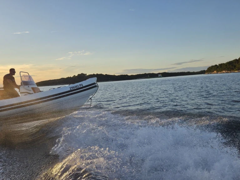 Noleggio Gommone a Pola – Tiger Proline 620