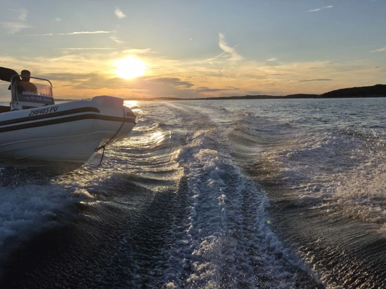 Noleggio barche Tiger Proline 620 a Pola su Samboat