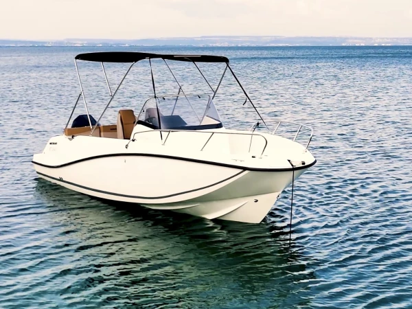 Noleggiare una Quicksilver Activ 675 Open a Marsiglia