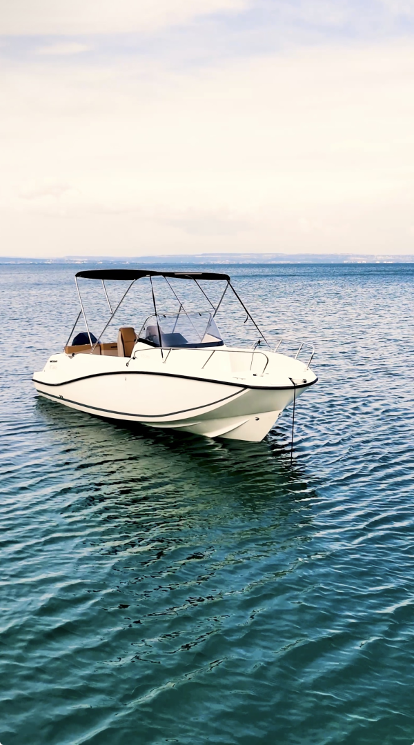 Noleggiare una Quicksilver Activ 675 Open a Marsiglia