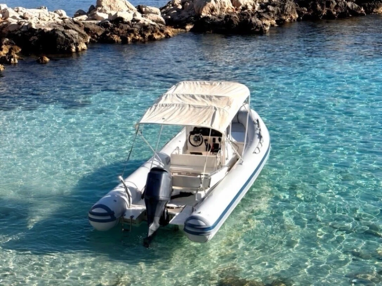 Gommone a noleggio a Saint-Cyr-sur-Mer al miglior prezzo