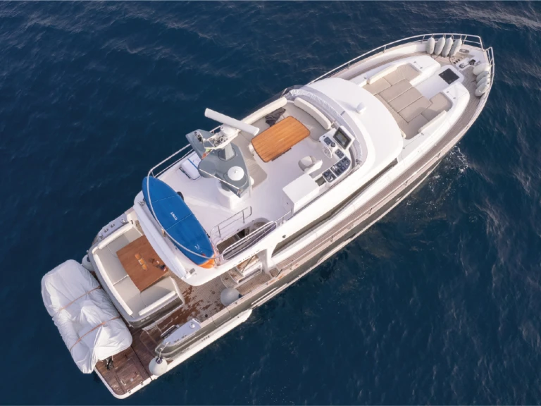 Noleggiare una Azimut Azimut Magellano 53 a Napoli