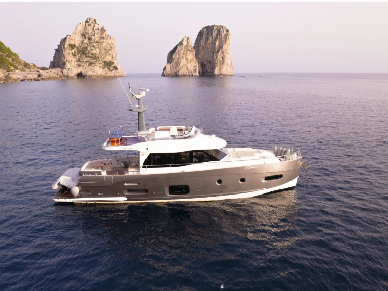 Noleggio Barca a motore Azimut con patente nautica