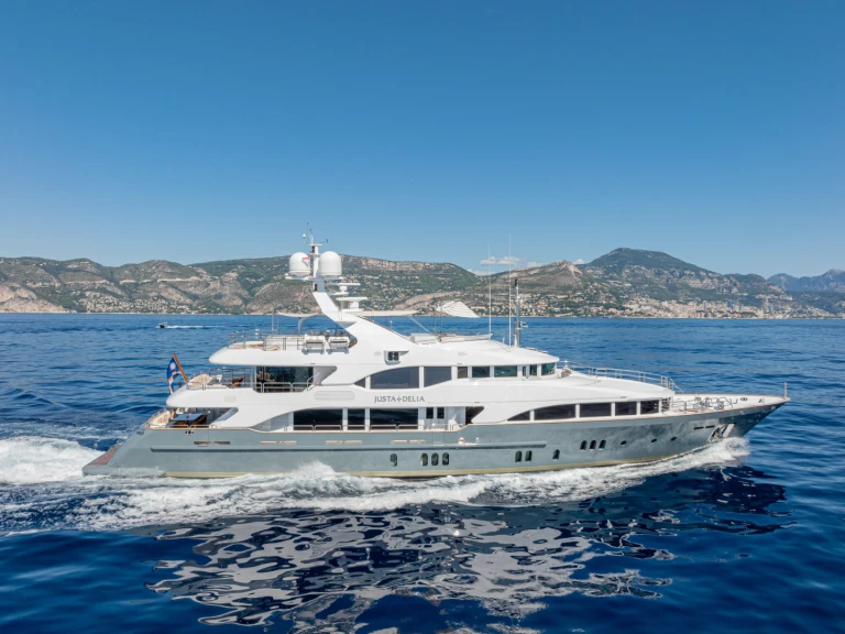 Noleggio Yacht di lusso Benetti con patente nautica