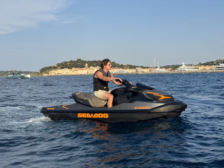Sea-Doo GTX 230 da affittare a  Saint-Tropez