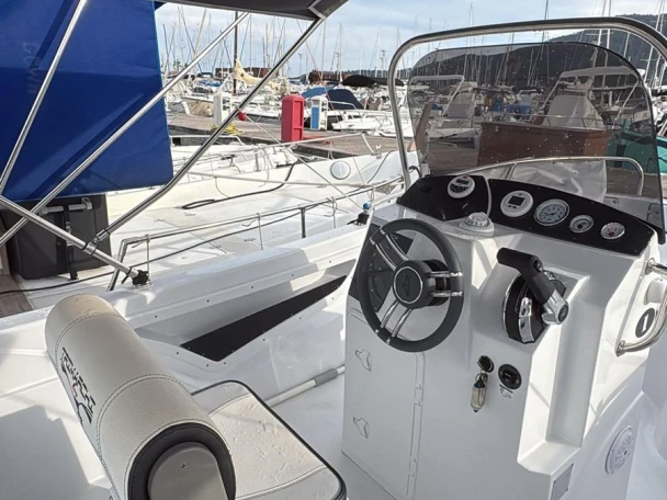Noleggio Barca a motore con o senza skipper Trimarchi a La Spezia