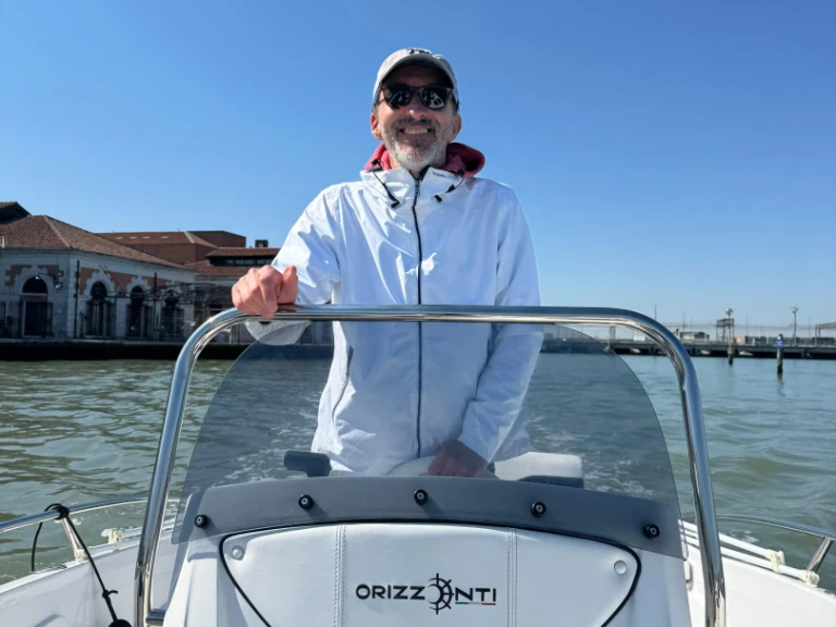 Noleggiare una Orizzonti Calipso a Venezia