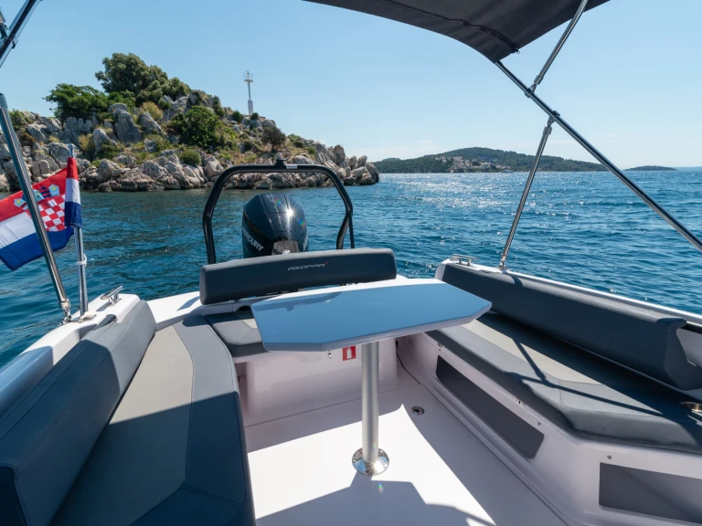 Noleggio Barca a motore a Trogir – Axopar 22 Spyder