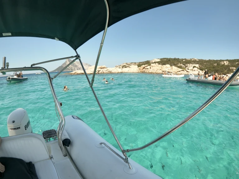 Noleggio Barca a motore a Porto San Paolo – Quicksilver Activ 595 Cruiser