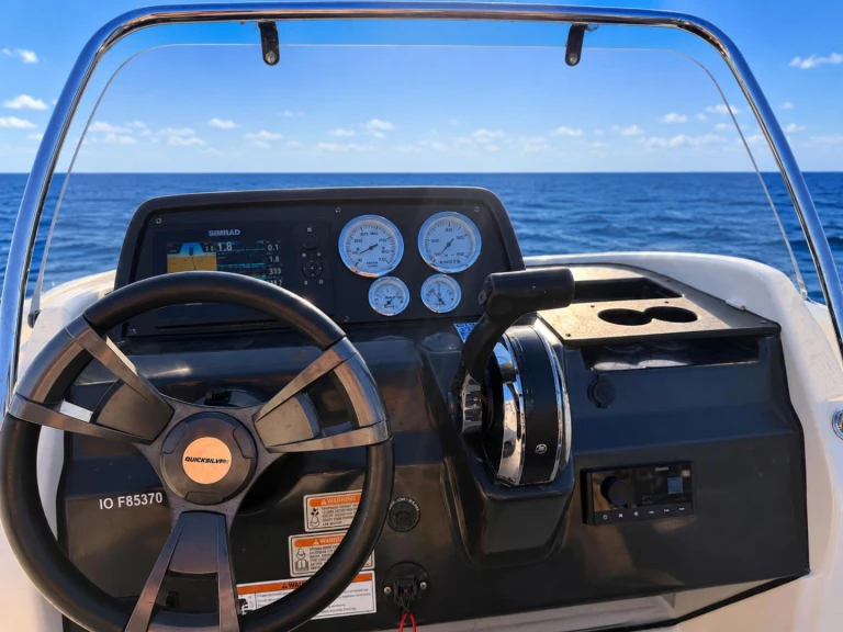 Noleggio Barca a motore Quicksilver con patente nautica
