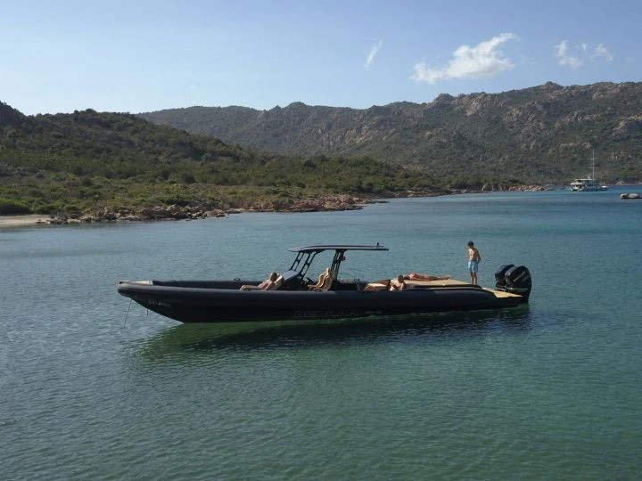 Noleggiare una Bernico Rxp13 a Baie de Figari