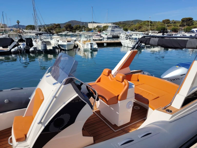 Noleggiare una Tiger 750 TL a Francia