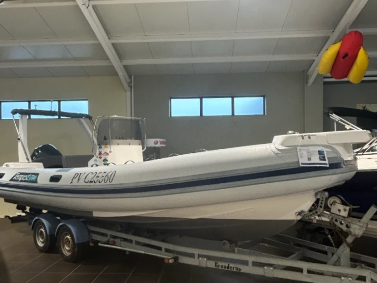 Noleggiare una Capelli Tempest 750 a Biscarrosse