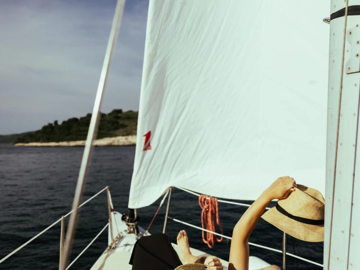 Noleggiare una Jeanneau Jod 35 a Lesina (Hvar)