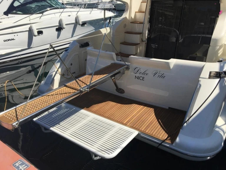 Noleggio Barca a motore a Mandelieu-la-Napoule – Azimut Azimut 43 Fly