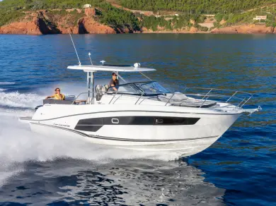 Noleggio Barca a motore Jeanneau con patente nautica