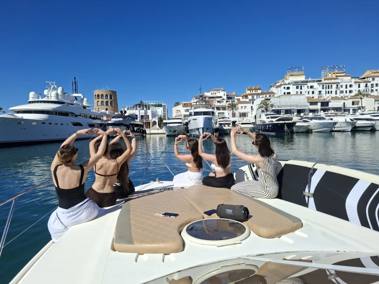 Noleggio a Marbella – Princess v45 su SamBoat
