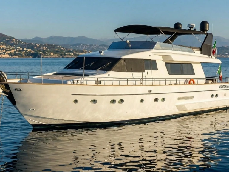 Yacht di lusso a noleggio a Golfe-Juan al miglior prezzo