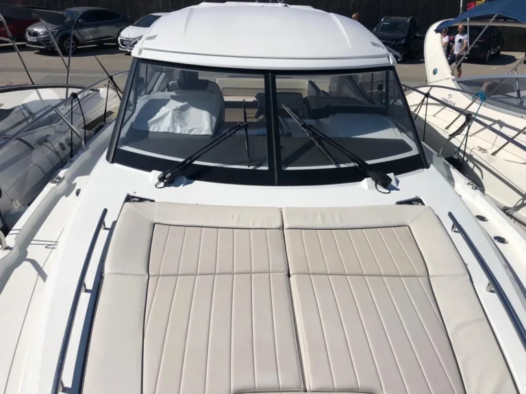 Noleggiare una Jeanneau Leader 36 a Sainte-Maxime