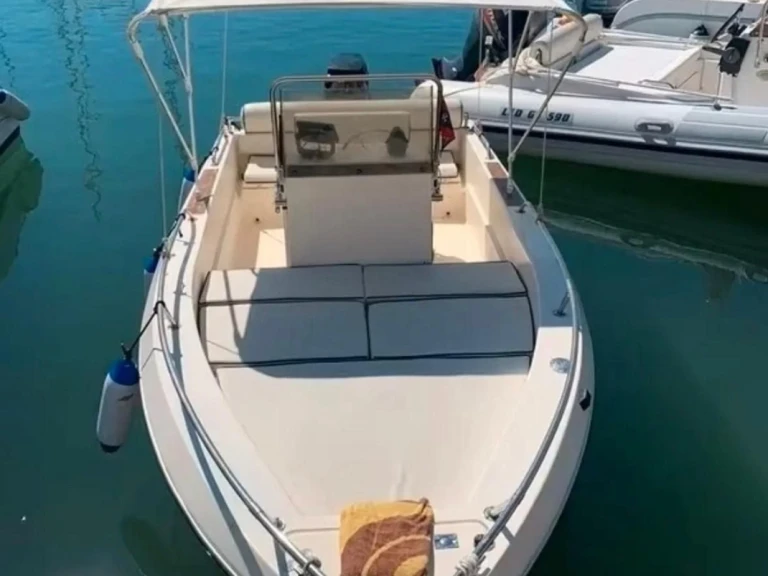 Noleggio Barca a motore Capelli con patente nautica