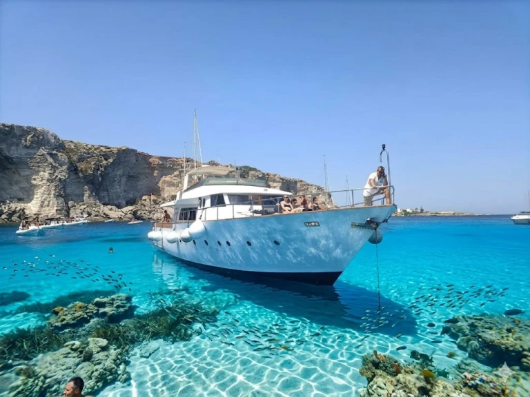 Noleggiare una DeCesari Shalimar IV a Trapani