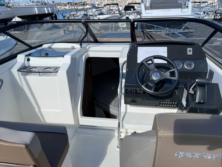 Noleggio barche Quicksilver Activ 805 Cruiser a La Rochelle su Samboat