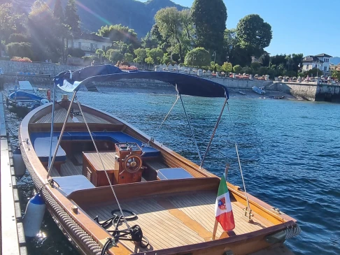 Noleggio Barca a motore con o senza skipper Custom a Ghiffa