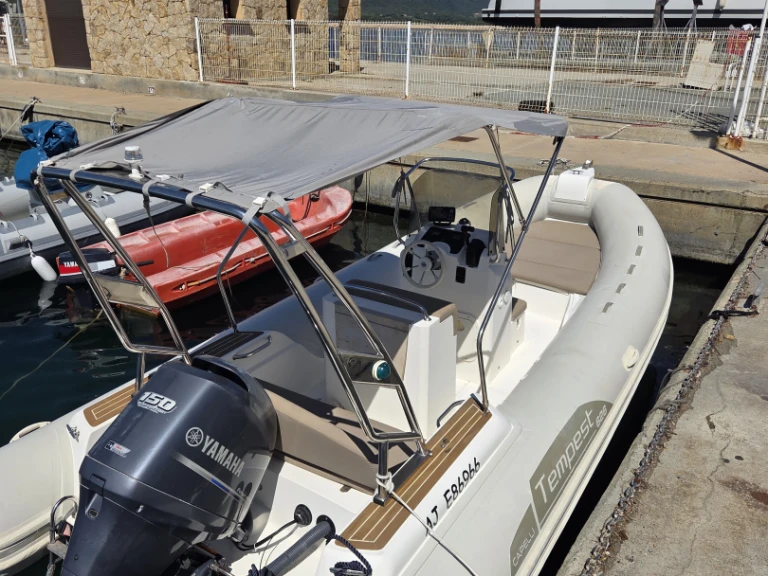 Noleggio Gommone a Propriano – Capelli Tempest 750
