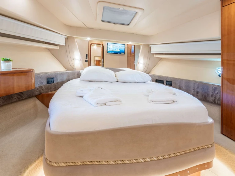 Noleggio Yacht di lusso Azimut con patente nautica