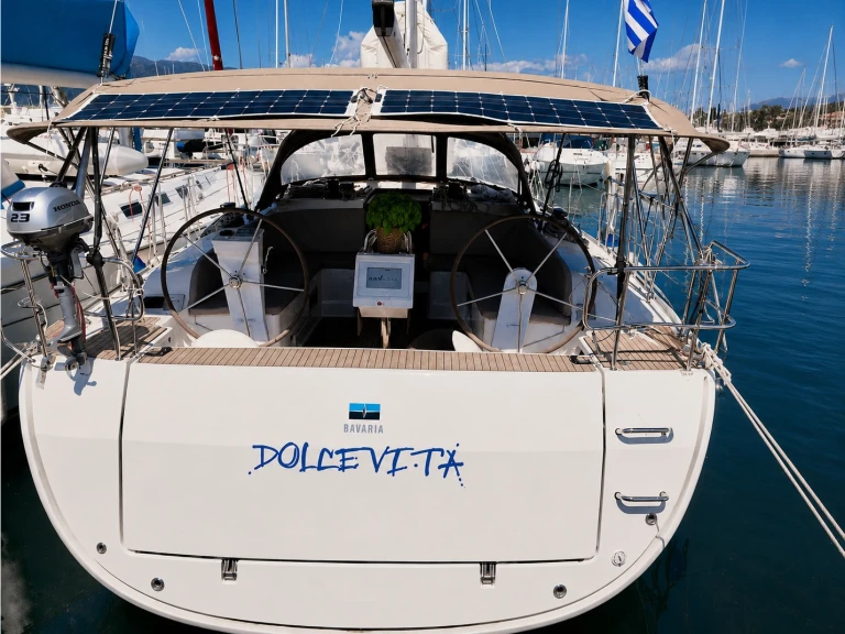 Barca a vela a noleggio a Gouviá al miglior prezzo