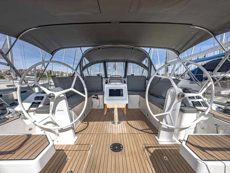 Noleggiare una Bavaria Bavaria C42 a Trogir