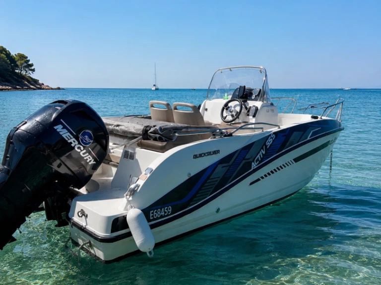 Noleggiare una Quicksilver Activ 555 Open Edition Smart a Port-Camargue